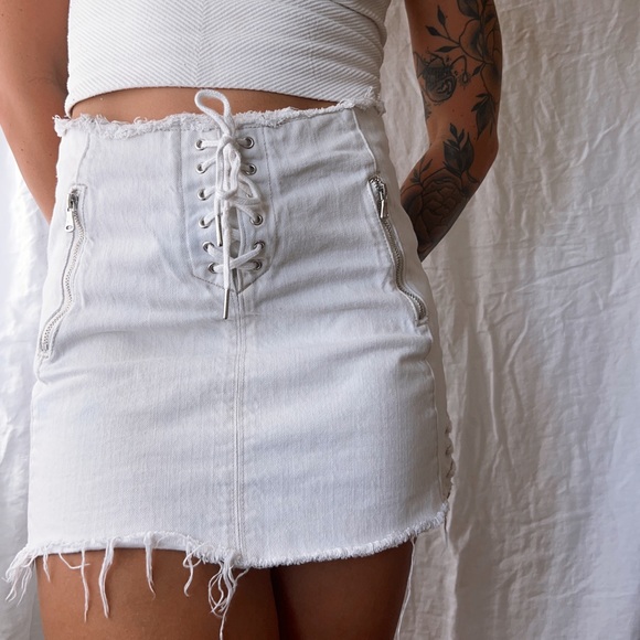 Blank NYC denim mini skirt - Picture 4 of 6